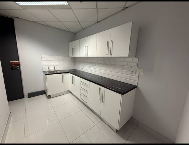 327M² OFFICE TO LET IN PARKTOWN